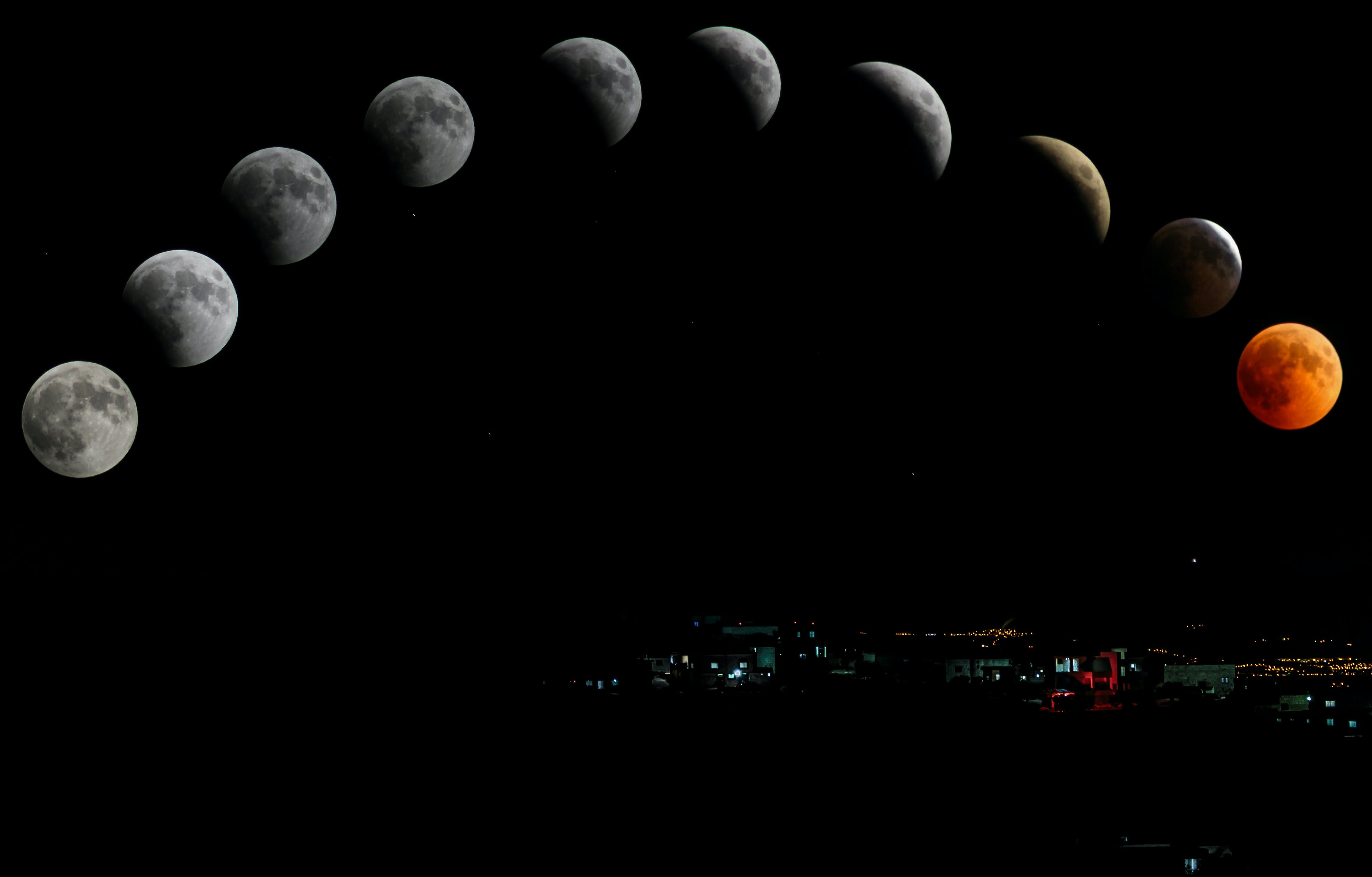 Движение луны происходит. Полное затмение Луны 2022. Лунное затмение 16 мая 2022. Полнолуние затмение. Фото Луны.